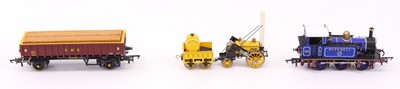 Lot 302 - Three 00 gauge items, a modern release Hornby...
