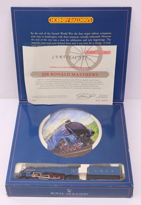 Lot 194 - A Hornby 00 gauge Royal Doulton Commemorative...