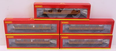 Lot 262 - A rake of five Hornby 00 gauge LNER Thompson...