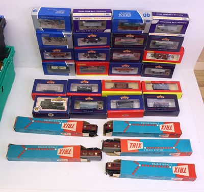 Lot 273 - One tray containing various 00 gauge rolling...