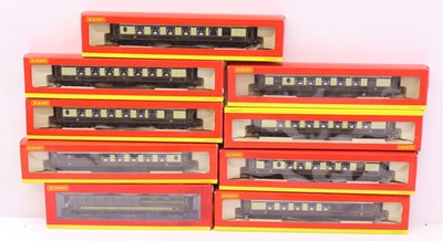 Lot 258 - One tray containing various Hornby 00 gauge...