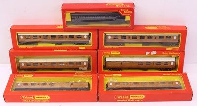 Lot 260 - A collection of early Hornby and Triang 00...