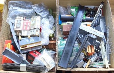 Lot 293 - Two trays containing various 00-gauge...