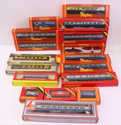 Lot 309 - One tray containing various 00 gauge wagons...