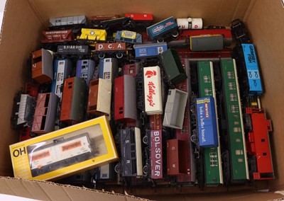 Lot 290 - One tray containing various 00 gauge wagons...