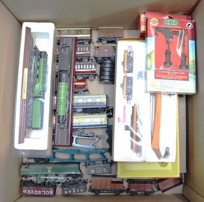 Lot 286 - One tray containing various 00 gauge wagons...