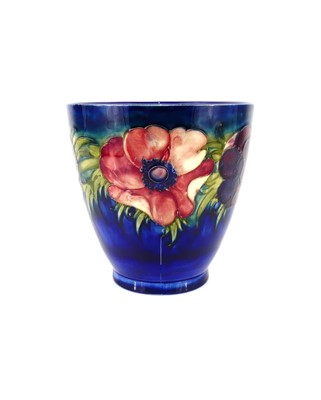 Lot 159 - A Moorcroft Anemone pattern pottery footed...