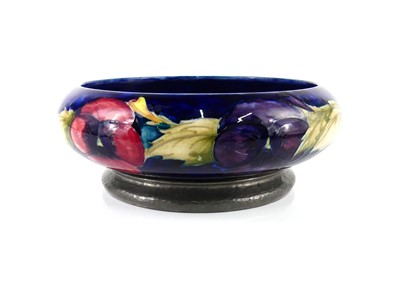 Lot 184 - A Moorcroft Liberty & Co Pansy pattern pottery...