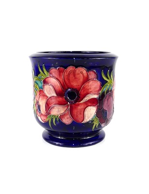 Lot 193 - A Moorcroft Anemone pattern pottery footed...