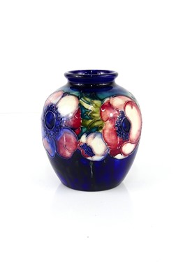 Lot 200 - A small Moorcroft Anemone pattern pottery vase,...