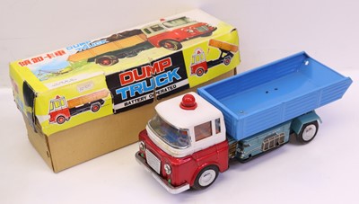 Lot 79 - Chinese-made battery-operated tinplate dump...