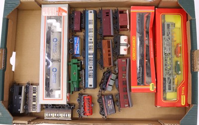 Lot 288 - One tray of 00 gauge rolling stock to include...