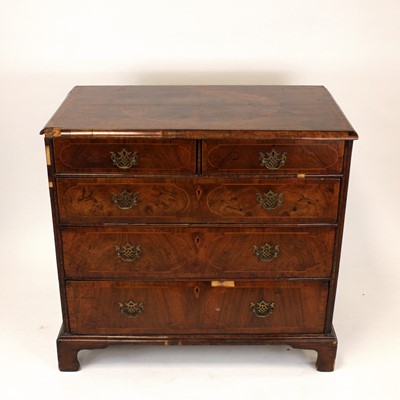 Lot 369 - An early 18th century walnut and oyster...