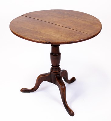 Lot 325 - A George III elm pedestal tripod table, having...