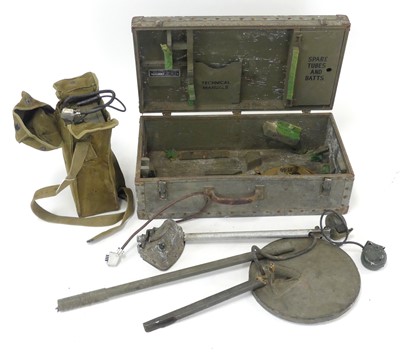 Lot 200A - A WW II Us Army Signal Corps SCR-625 mine...