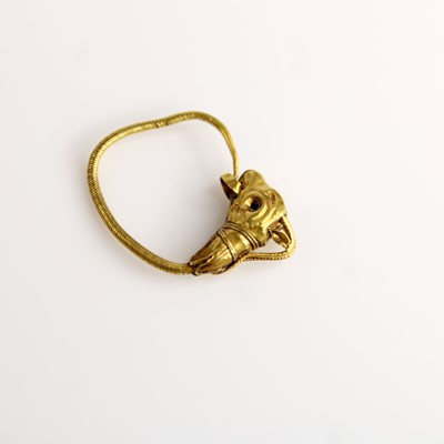 Lot 120 - A single yellow metal early Greek Hellenistic...