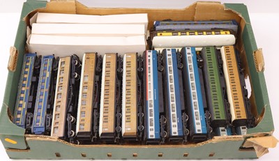 Lot 418 - One tray of various 00 gauge coaches, to...