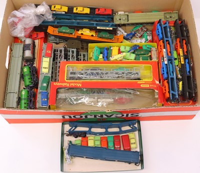 Lot 419 - A large collection of 00 gauge car transporter...