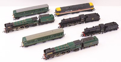 Lot 423 - A collection of unboxed 00 gauge locos to...