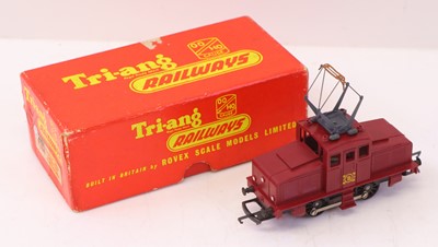 Lot 424 - Triang 00 gauge R.254 0-4-0 S/C loco, with...