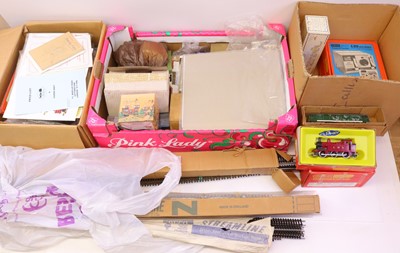 Lot 429 - Collection of various 00 gauge accessories and...