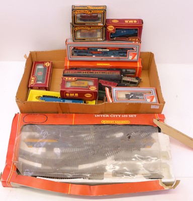 Lot 431 - Collection of 00 gauge rolling stock to...
