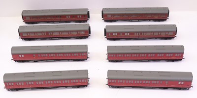 Lot 509 - A collection of 00 gauge modern release Hornby,...
