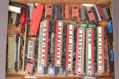 Lot 516 - One tray containing various unboxed 00 gauge...