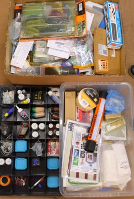 Lot 460 - Three boxes containing various 00 gauge model...