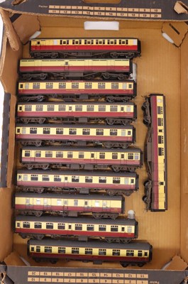 Lot 463 - A collection of various 00 gauge post 2015...