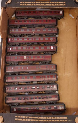 Lot 465 - A collection of various 00 gauge post-2015...