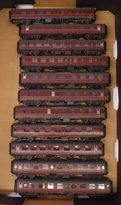 Lot 466 - One tray containing various 00 gauge post 2015...