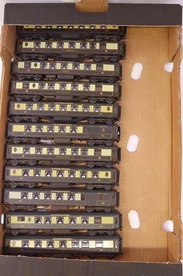 Lot 468 - One tray containing various Hornby 00 gauge...