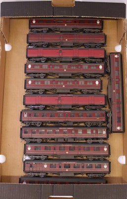 Lot 469 - A collection of various ex-Thompson 00 gauge...