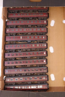 Lot 470 - One tray containing various 00 gauge BR mk 1...