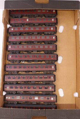Lot 471 - One tray containing various 00 gauge post 2015...