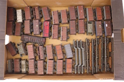 Lot 475 - One tray containing various 00 gauge post 2015...