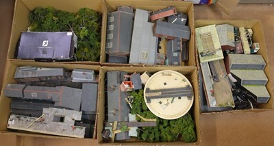 Lot 489 - Six boxes containing various 00 gauge...