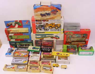 Lot 278 - Two trays containing modern issue diecast to...