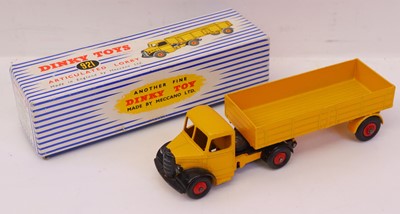 Lot 225 - Dinky Toys No. 921 Bedford articulated lorry...