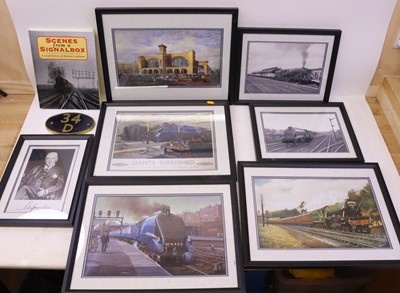 Lot 409 - A small collection of railwayana to include a...