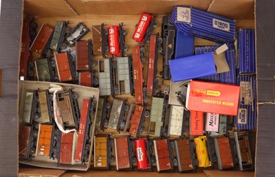 Lot 520 - One tray containing Hornby Dublo 3-rail wagons...
