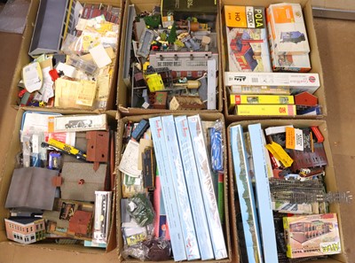 Lot 548 - Six boxes containing various HO gauge...