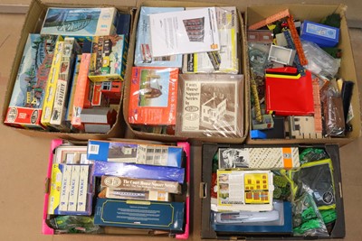 Lot 555 - Five boxes containing various HO gauge built...