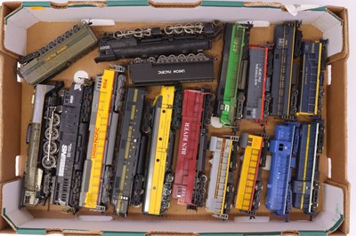 Lot 556 - One tray of various HO gauge American outline...