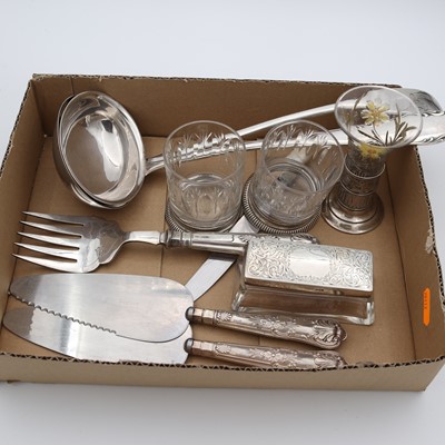Lot 256 - A pair of silver handled and steel bladed cake...