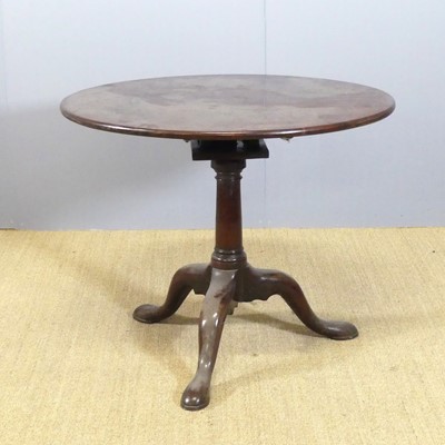 Lot 621 - A George III mahogany circular tilt-top...