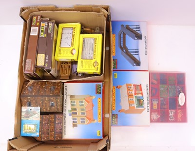 Lot 566 - A tray containing Hornby and Faller line side...