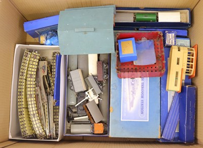 Lot 527 - Box of 3 rail Hornby Dublo wagons and...