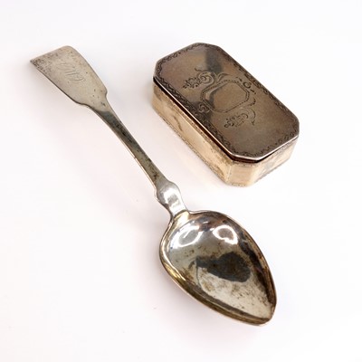 Lot 246 - A late George III silver snuff box, having...